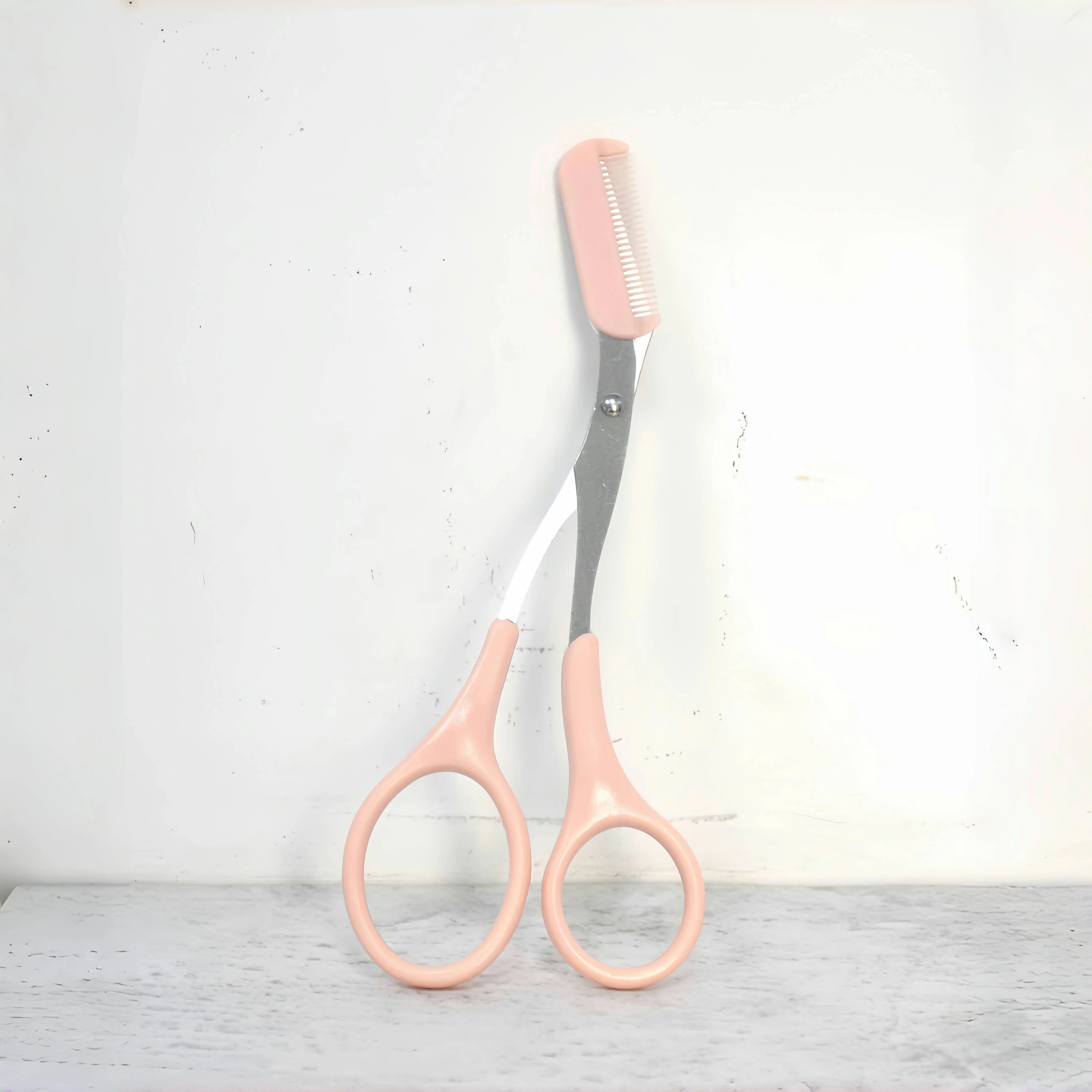 Eyebrow trimming scissors with built-in comb